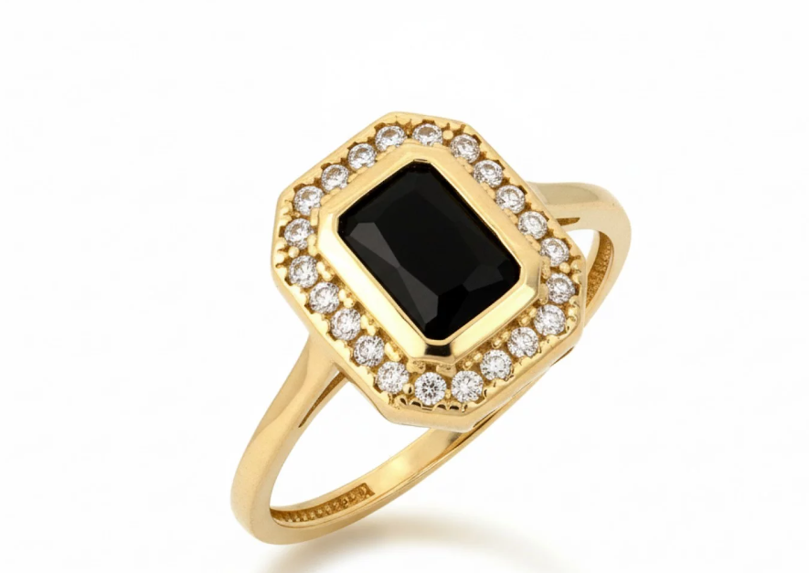 Zlatý prsteň zo 14K žltého zlata s čiernym onyxom a čírymi zirkónmi – dokonalé spojenie elegancie, kontrastu a ženskosti.
