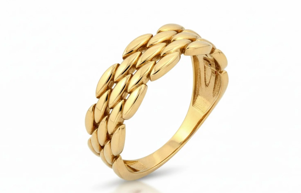 Originálny zlatý prsteň s prepleteným dizajnom, ktorý vyniká leskom a precíznym spracovaním. Nadčasová elegancia, ktorá zaujme na prvý pohľad. ✨