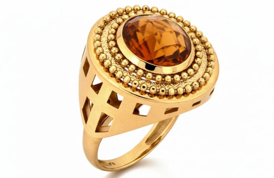 Zlatý prsteň so zirkónom v medenom odtieni – ručne prepracovaný detail, ktorý zvýrazní ženskosť a eleganciu.