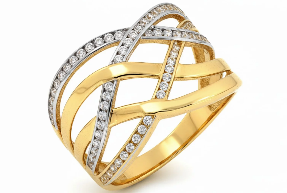 Zlatý prsteň zo žltého a bieleho zlata so zirkónmi v prepletenom dizajne – šperk, ktorý spája luxus, ženskosť a moderný štýl.