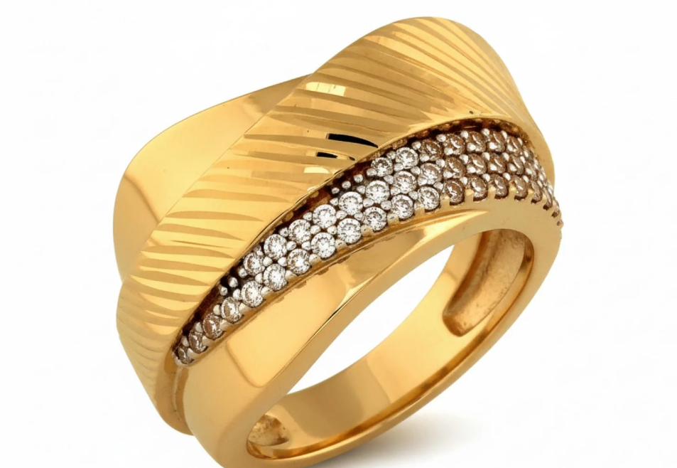 Masívny dámsky prsteň zo žltého zlata so zirkónmi v elegantnom a nadčasovom dizajne.