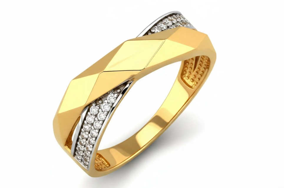 Geometrický dizajn prsteňa Golden Facette Royale Ring zvýrazňujúci hru svetla a ostré línie.