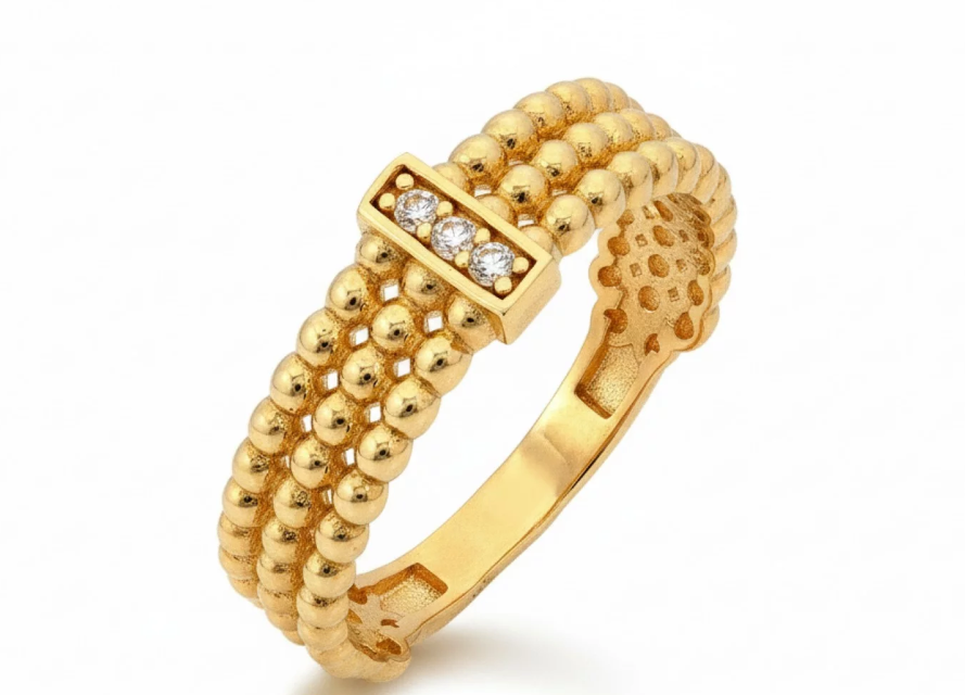 Zlatý prsteň so zirkónmi v jemnom guľôčkovom vzore zo 14K žltého zlata – spája eleganciu, ženskosť a moderný dizajn.