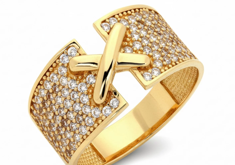 Golden Embrace Ring – zlatý dizajnový prsteň so zirkónmi.