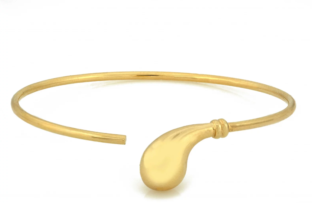 Luxusný otvorený náramok zo 14-karátového zlata s elegantným motívom zlatej kvapky. Minimalistický dizajn pre ženy, ktoré milujú čisté línie a nadčasový luxus.