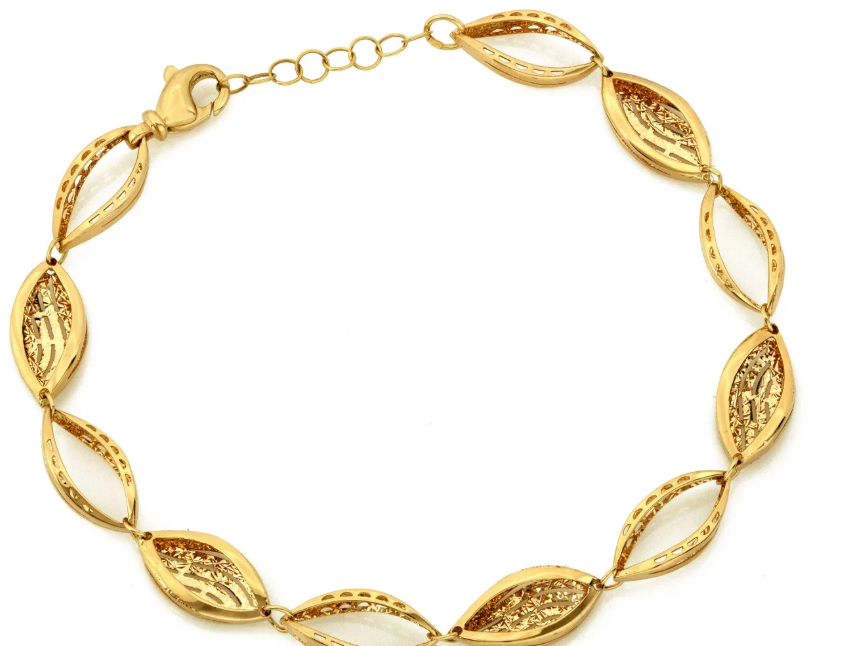 Luxusný zlatý náramok s elegantnými pretiahnutými článkami v harmonickom rytme. Nadčasový dizajnový šperk, ktorý pôsobí jemne, žensky a sofistikovane.