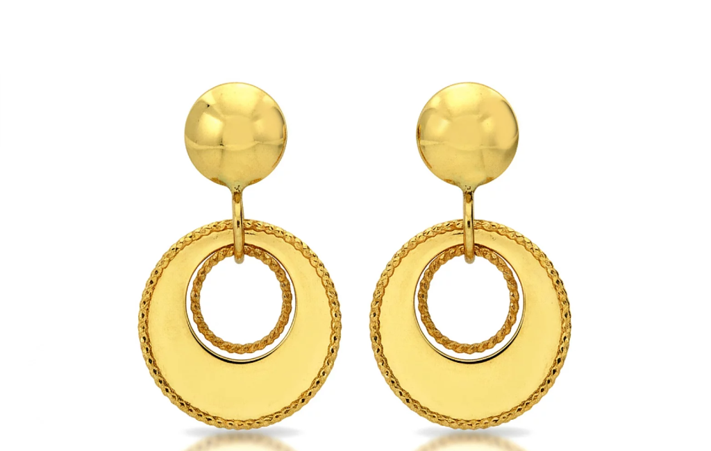 Elegantné zlaté náušnice Oréa Soleil s dvojitým kruhovým dizajnom prinášajú harmóniu tvarov a jemný lesk, ktorý podčiarkne ženskosť a sofistikovaný štýl.